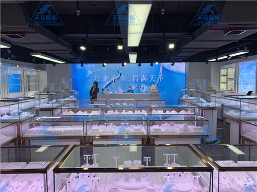 緣來有你，福滿天下珠寶展示柜